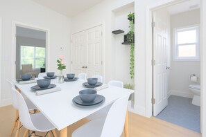 Dining - Best Location | New Build |  Tech |  Laundry & A/C (Sunnyvale)