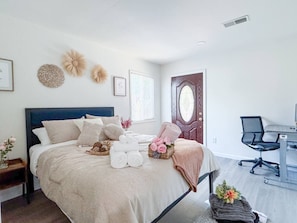 Iron/ironing board, travel cot, WiFi