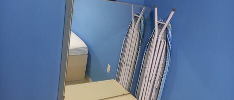 2 bedrooms, iron/ironing board, free WiFi, bed sheets