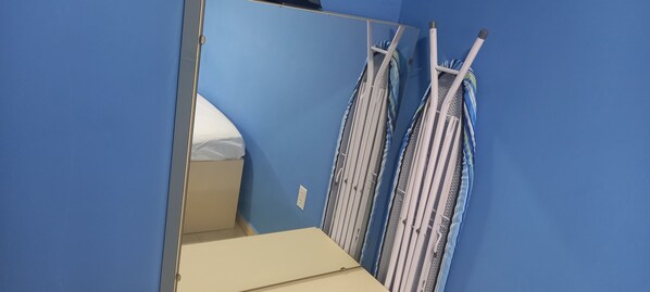 2 chambres, fer et planche à repasser, Wi-Fi gratuit, draps fournis