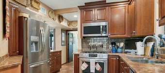 The 9th St Retreat - a Southwestern Family-friendly Oasis in the Heart of Tucson