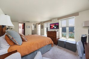 3 habitaciones, escritorio y tabla de planchar con plancha 