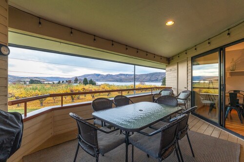 Wapato Point Resort home with hot tub and views