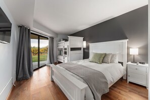 3 bedrooms, WiFi, bed sheets