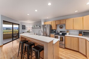 Fridge, microwave, oven, stovetop - Wapato Point Resort home with hot tub and views (Manson)