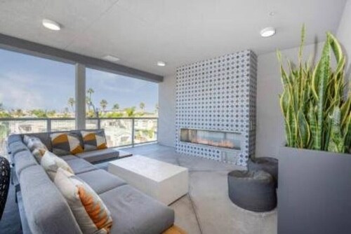 LUX North Park Modern- 2BR~King Beds~Workspaces~Parking