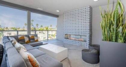 LUX North Park Modern- 2BR~King Beds~Workspaces~Parking