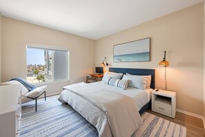 2 Schlafzimmer, Schreibtisch, Bügeleisen/Bügelbrett, Reisekinderbett
