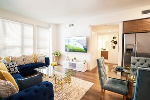 Smart TV, fireplace