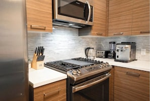Micro-ondas, fogão, cooktop, lava-louças