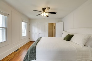 4 bedrooms, iron/ironing board, Internet, bed sheets