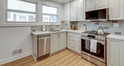 1 Mi to Beaches & Boardwalk: Asbury Park Retreat