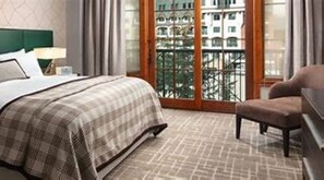 3 bedrooms, in-room safe, iron/ironing board, free WiFi