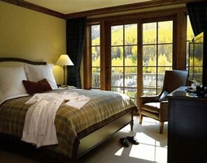 2 chambres, coffre-fort, fer et planche à repasser