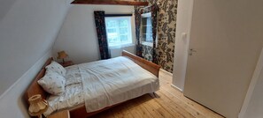 4 makuuhuonetta, silitysrauta/-lauta, Wi-Fi, vuodevaatteet