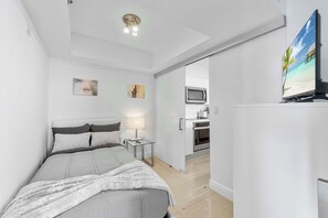 3 habitaciones, tabla de planchar con plancha, wifi y ropa de cama