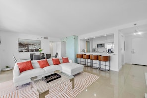 Een televisie en een kantoor