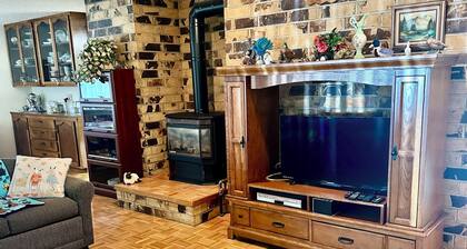 Pet lovers retreat - spacious, 3 bedroom home in the redwoods by Lake Earl.