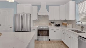 บ้านพัก, หลายเตียง, ลานระเบียง, เห็นวิวมหาสมุทรบางส่วน (Just Add Salt) | ครัวส่วนตัว | ตู้เย็น, ไมโครเวฟ, เตาอบ, เตาประกอบอาหาร