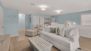 Casa, varias camas, patio, vista parcial al océano (Just Add Salt) | 4 habitaciones, decoración personalizada y muebles diferentes