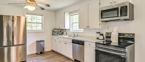 Fridge, microwave, stovetop, dishwasher