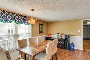 Dining - 78-Acre Retreat Near Campbell U: Fish, Play, Relax (Coats)