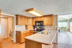 Coffee/tea maker, cookware/dishes/utensils, dining tables - 78-Acre Retreat Near Campbell U: Fish, Play, Relax (Coats)