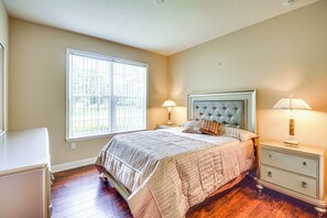 Desk, travel crib, internet, bed sheets