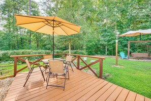 Outdoor dining - 3 Mi to Badin Lake: Quiet New London Retreat (New London)