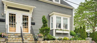 North Shore Townhome: 1 Mi to Singing Beach!