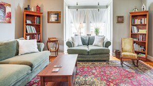 A living room with two sofas, a coffee table, and a patterned rug. - North Shore Townhome: 1 Mi to Singing Beach! (Manchester-by-the-Sea)