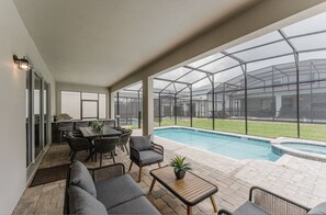 9 bedrooms - New Solara Epic 9bd Pool Game Summerkitchen Cinema (Kissimmee)