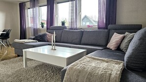 TV - Villa in Henån with Jacuzzi and Sauna | SE09119 (Henån)