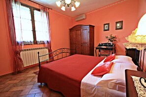 2 soverom, strykejern/-brett, reiseseng for barn og wi-fi (inkludert)