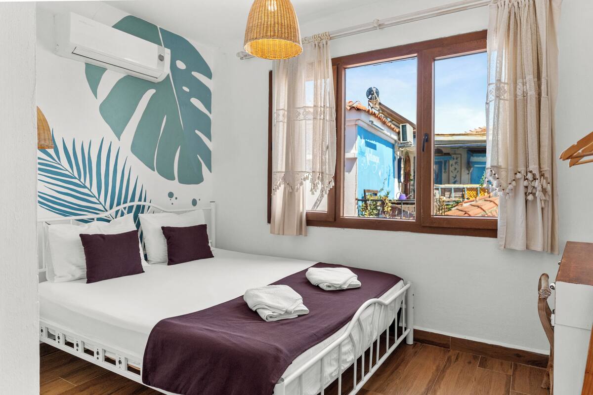 Doppia Comfort, vista città | Una scrivania, postazione laptop, ferro/asse da stiro, Wi-Fi gratuito