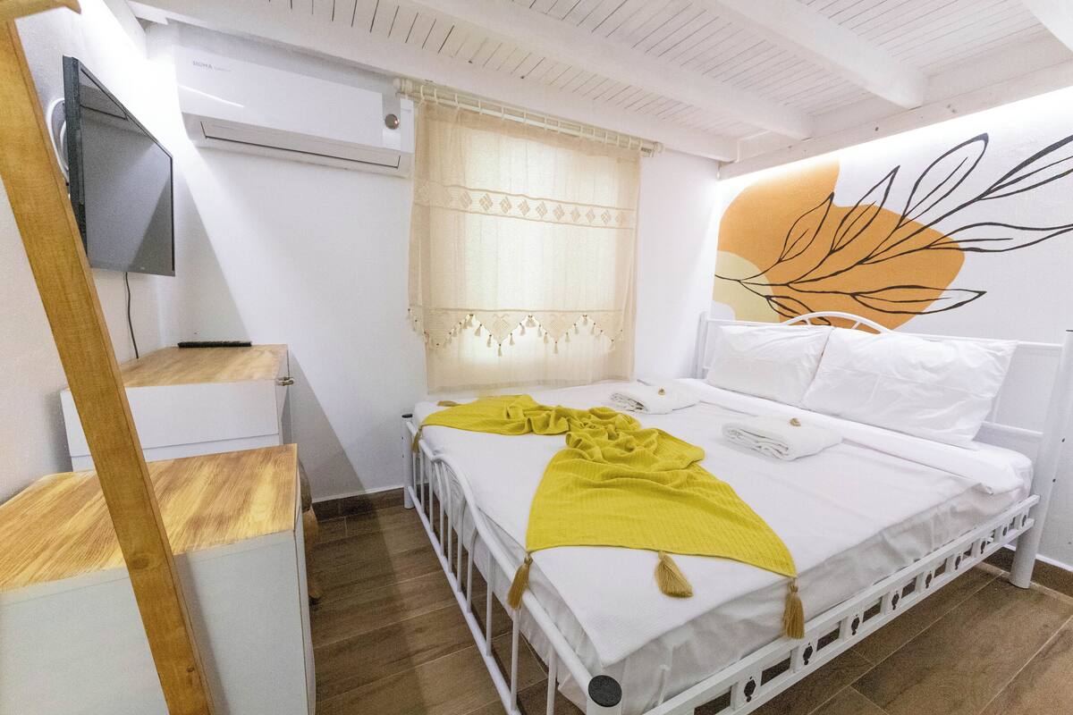 Basic Double Room, Ground Floor | Desk, laptop workspace, iron/ironing board, free WiFi