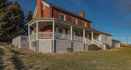 Charming Brick Farmhouse w/ Wraparound Porch in Brownsburg VA!! WIFI & AC