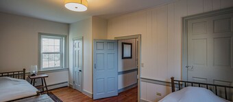 Charming Brick Farmhouse w/ Wraparound Porch in Brownsburg VA!! WIFI & AC