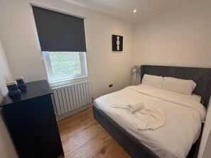 2 makuuhuonetta, silitysrauta/-lauta, Wi-Fi, vuodevaatteet