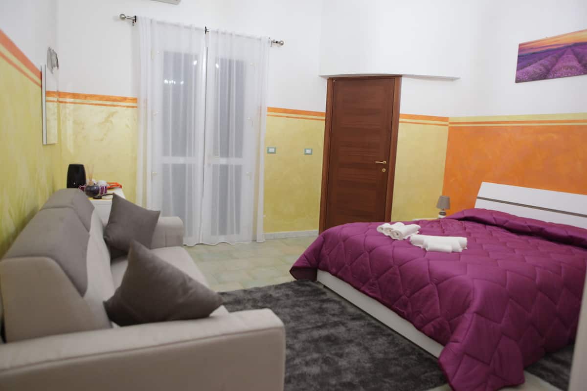 Junior-Suite, Terrasse, Blick auf den Innenhof | Kostenloses WLAN, Rollstuhlgeeignet