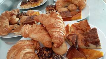 Tägliches inbegriffenes einheimisches Frühstück