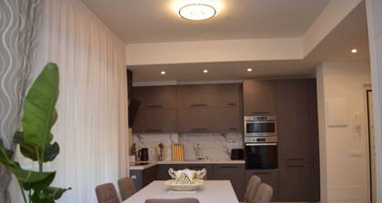 Stylish Luxury Apartment in Florence - Walk to City Center!"