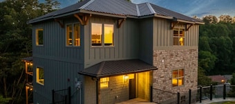 Minutes from Dollywood! Pool/Hot Tub/Theater/Game Room - Parton Pines