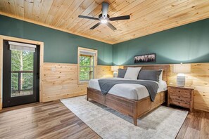 5 Schlafzimmer, Schreibtisch, Bügeleisen/Bügelbrett, Reisekinderbett