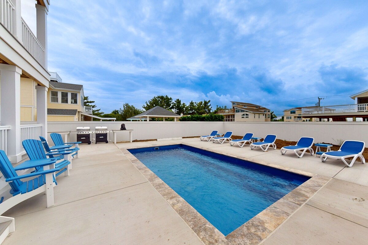 New Build! Beachside property w/ pool & beach access - Pet friendly