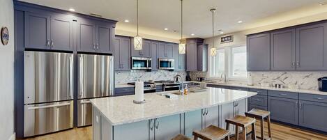 Refrigerador, microondas, horno, placa de cocina