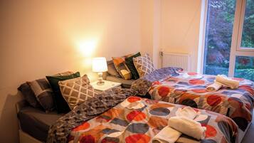 2 bedrooms, iron/ironing board, free WiFi, wheelchair access