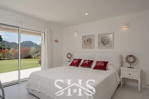 4 室のベッドルーム、アイロン / アイロン台、WiFi (無料)、ベッドシーツ