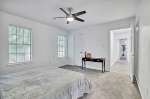 5 bedrooms, iron/ironing board, WiFi, bed sheets
