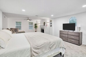 5 bedrooms, iron/ironing board, WiFi, bed sheets